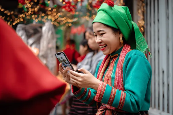 A woman in a luxurious green gown next to an ornate roulette wheel, capturing the upscale casino mood of 89JLPH.